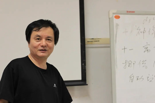 20230529他们翻译了“汉译名著”！邵宏：我们要对重译有一个开放愉快的心态1