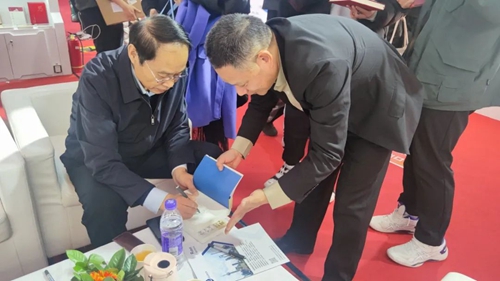 周大新《站在人生长河的下游》分享人生体会与智慧